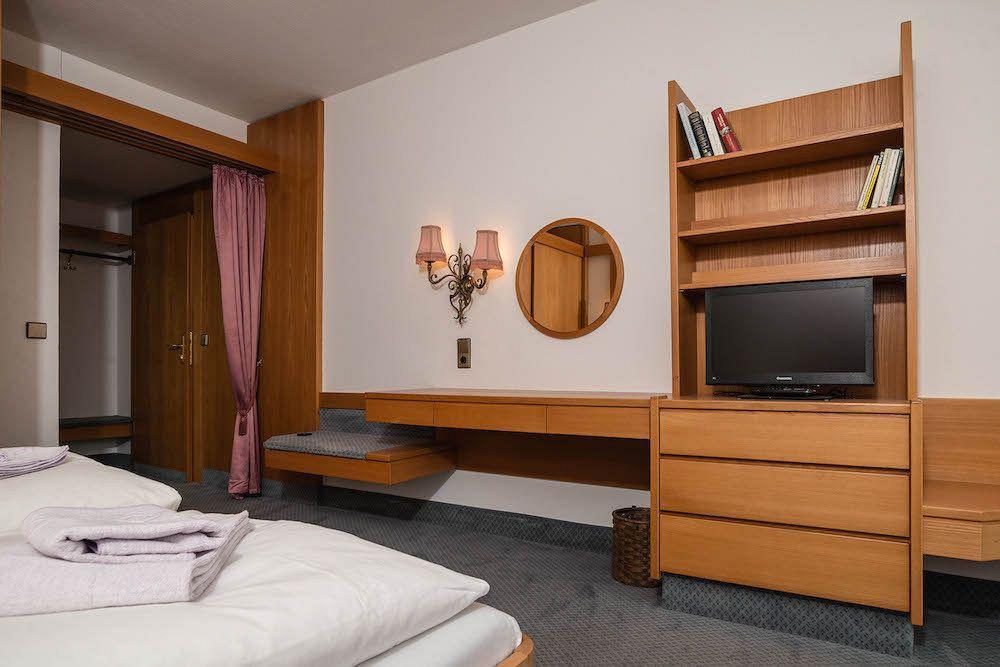 Kronen Hotel Бад-Лібенцелль Екстер'єр фото