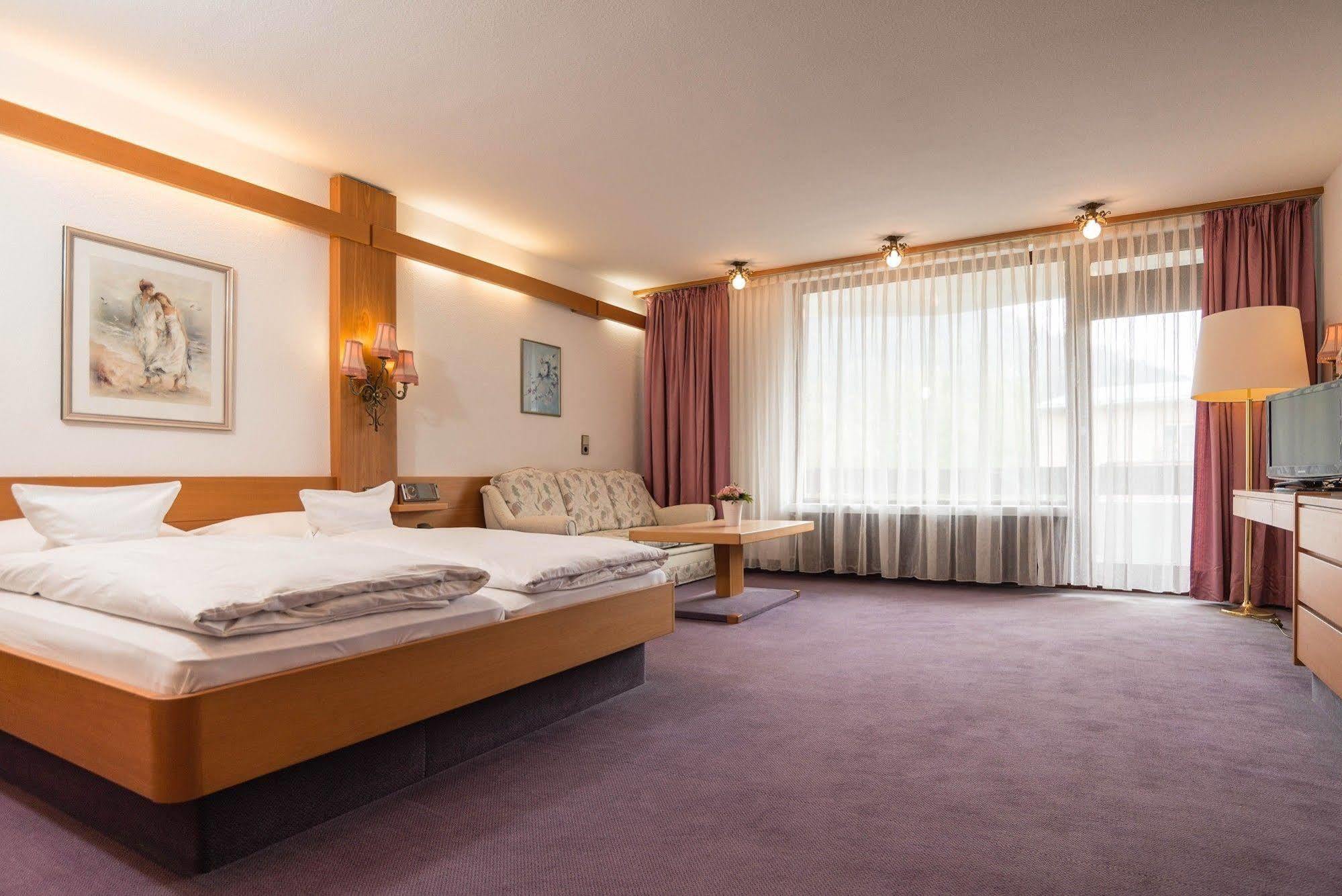 Kronen Hotel Бад-Лібенцелль Екстер'єр фото